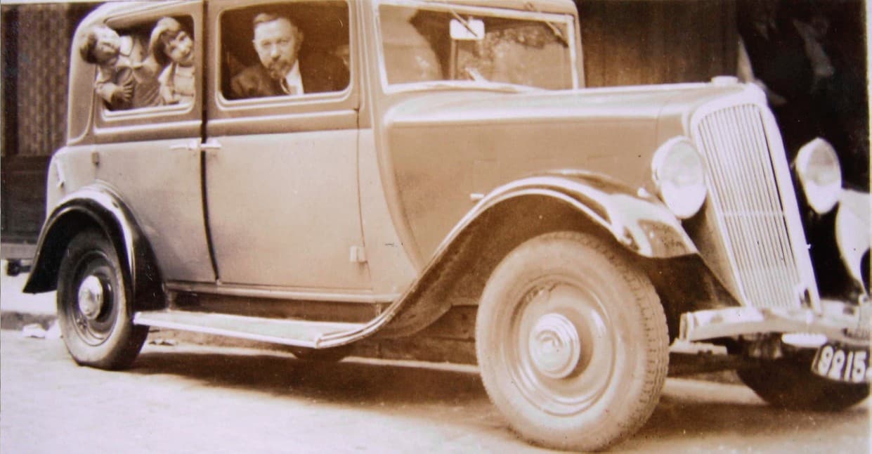 Léonard Marouby et sa voiture