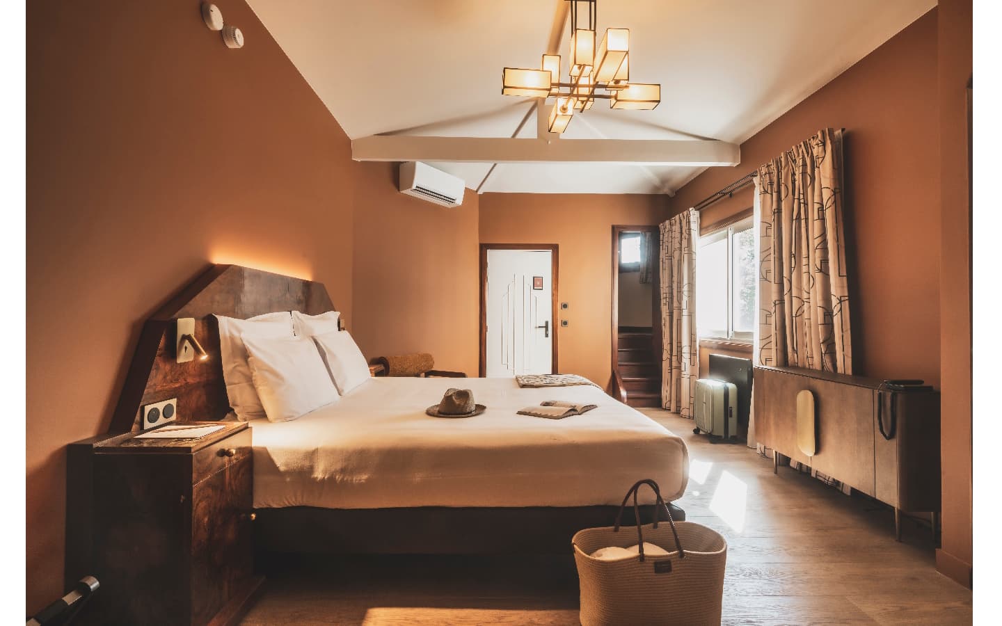 14_montagnettes_hotel_parcvictoria_saint-jean-de-luz_CHS2_chambre_superieure_03_cande_2025_TS_1440x900