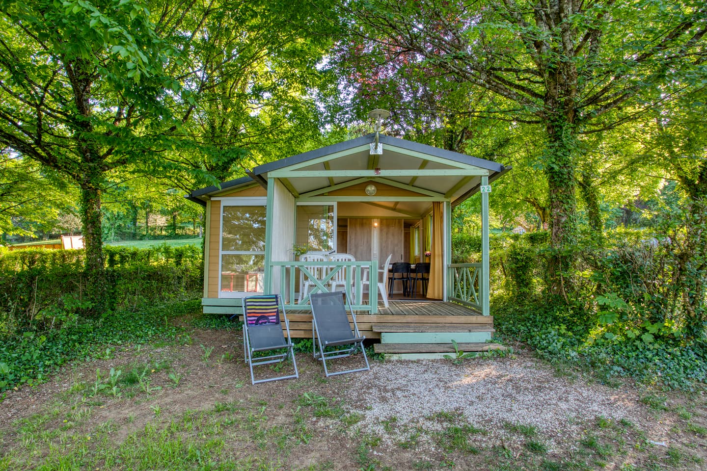 16 Chalet_confort_2_chambres_5_personnes_camping_a_la_ferme_la_roussie_sarlat (4)