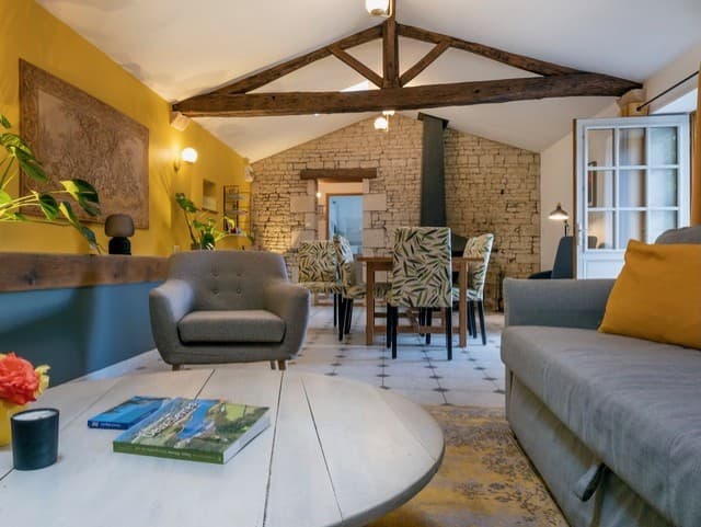 Le grand salon-séjour du gîte Tournesol