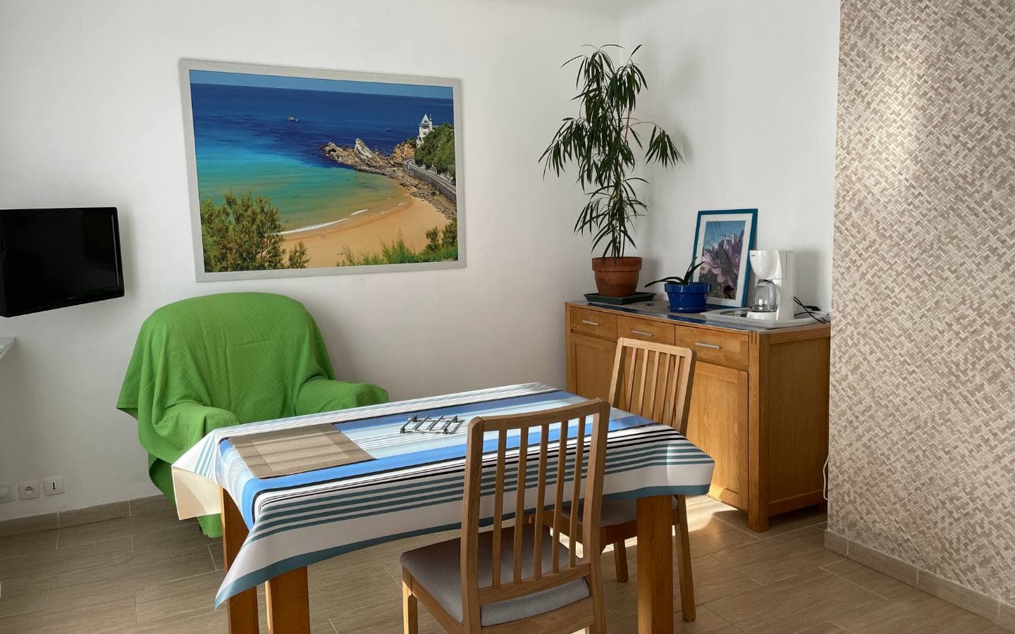 Salon Dours N°4