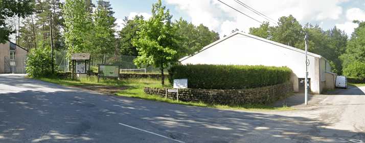 Terrain de tennis et salle omnisport de Peyrelevade