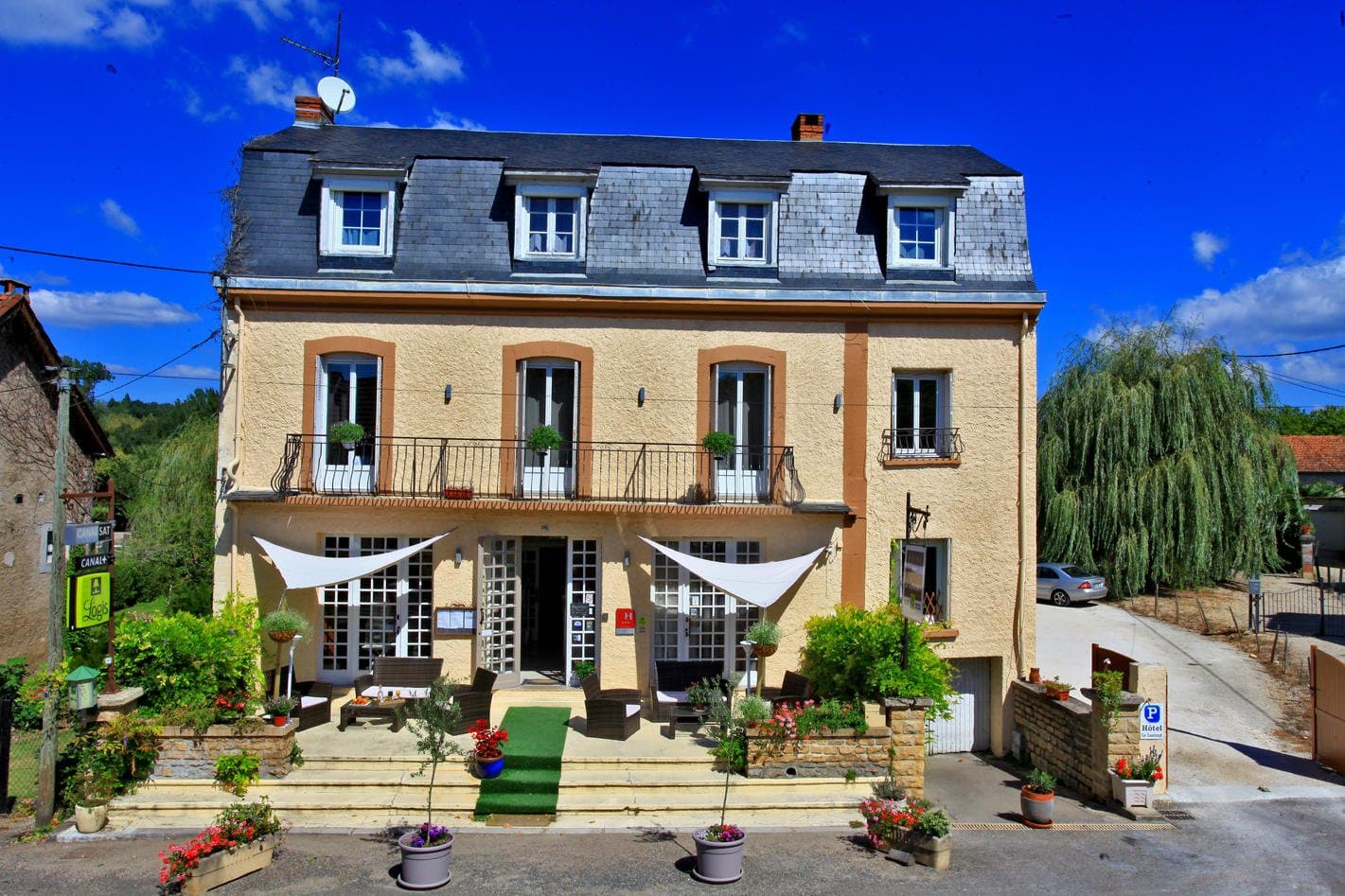 2 Façade
