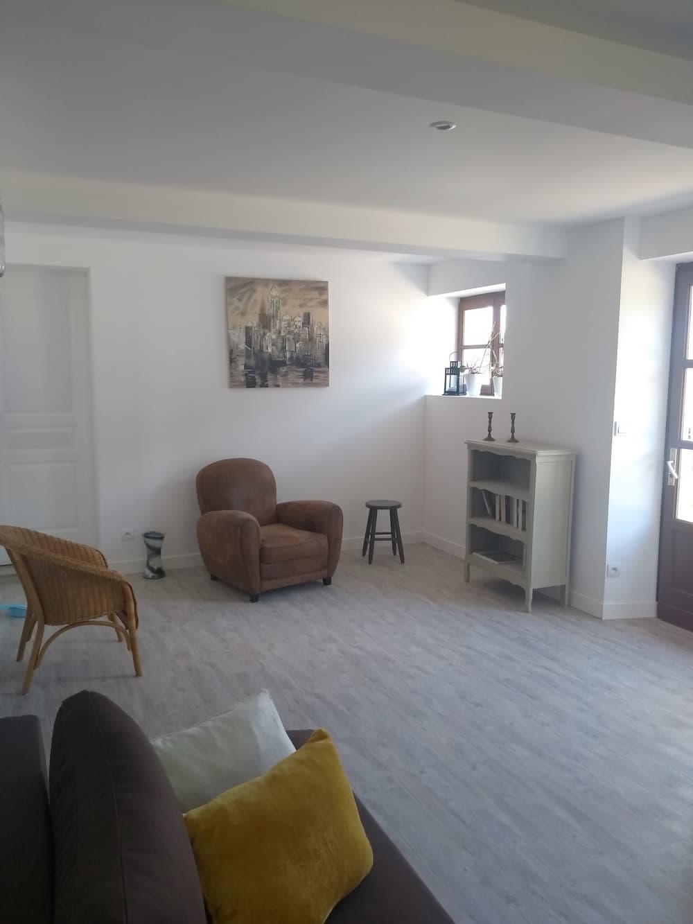Salon-commun-aux-hotes-wifi-gratuit