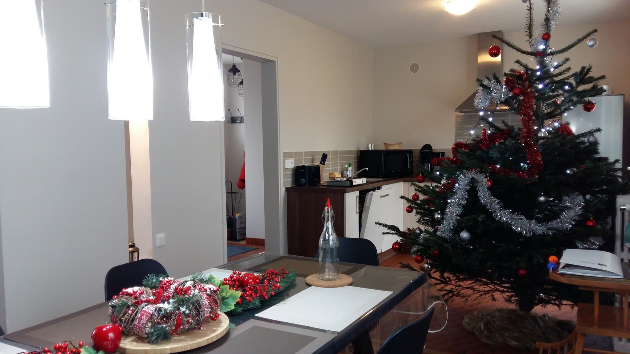 A Noêl un sapin est systématiquement installé dans l'espace SAM-Cuisine