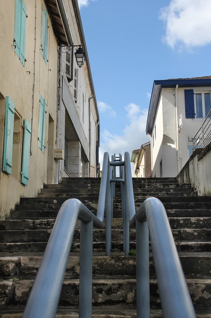 2020 - Montfort-en-Chalosse Escalier mairie ©vio.photographe