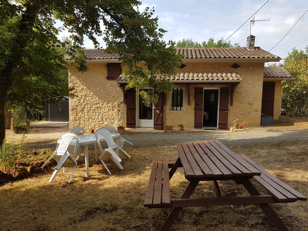 Maison du Tertre - espace repas extérieure