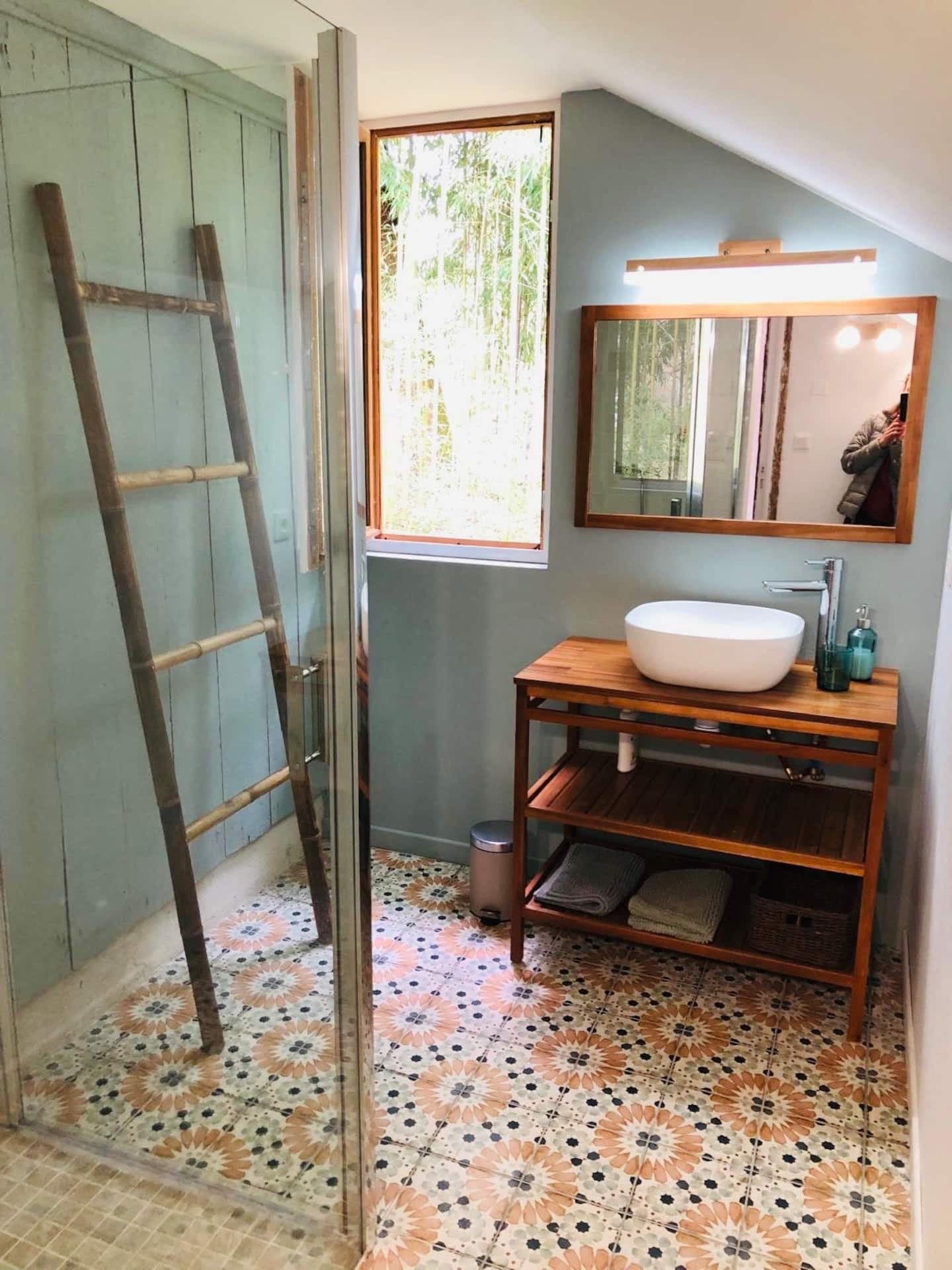2024 - LOSS - La Cabane - Salle de bain - ©Dominique RIVERO
