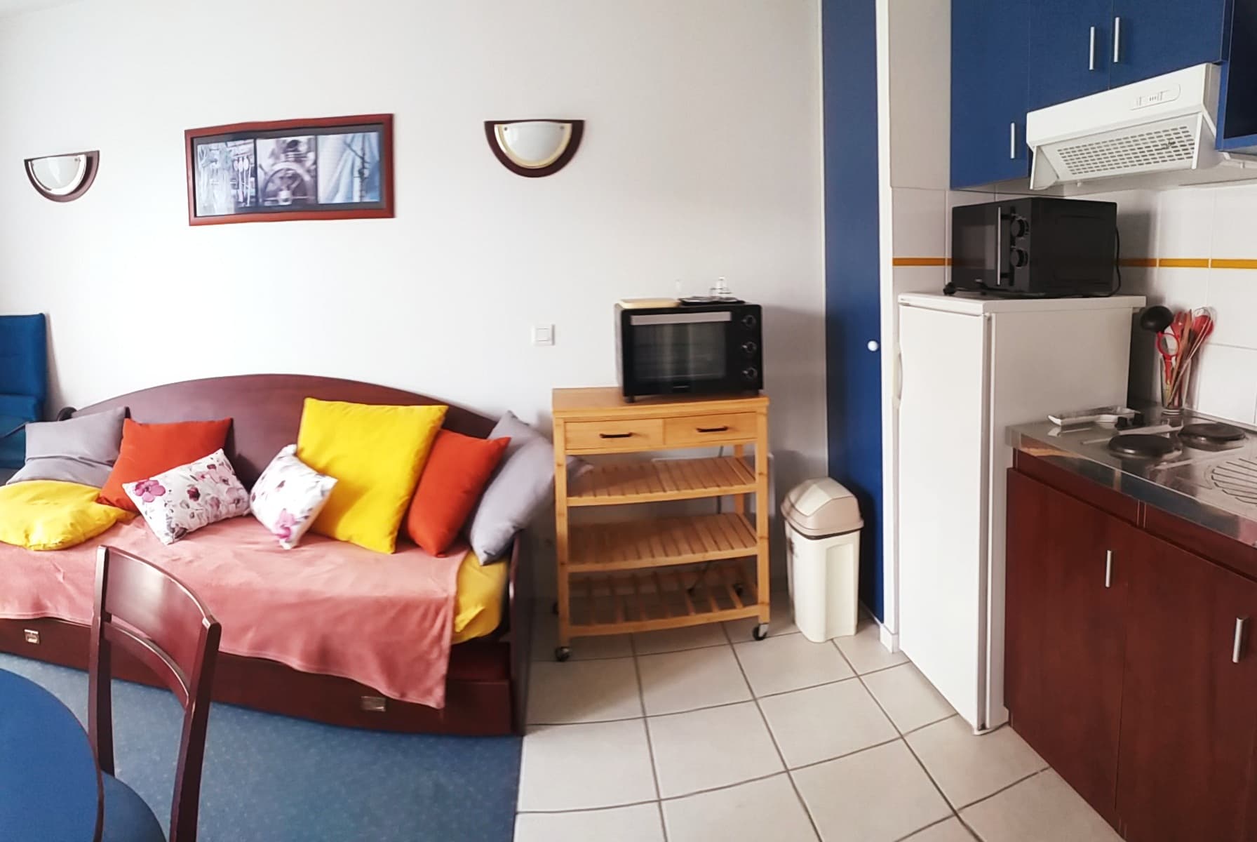 PIECE DE VIE ET KITCHNETTE