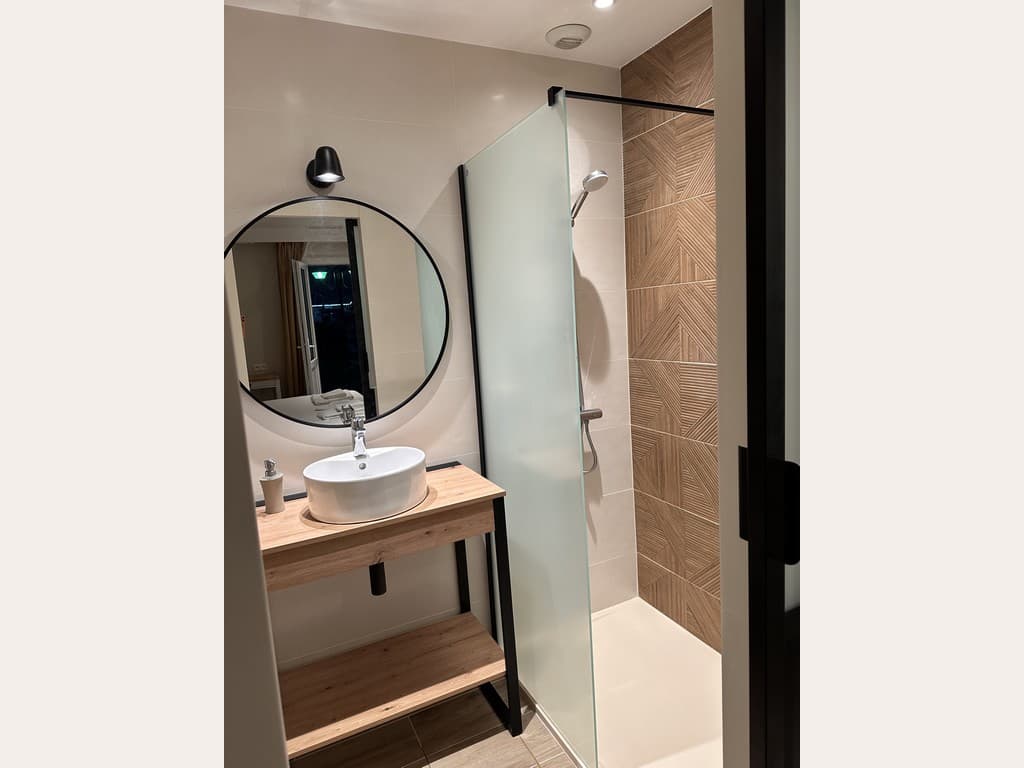 2025- hotel lodge chambres sdeau