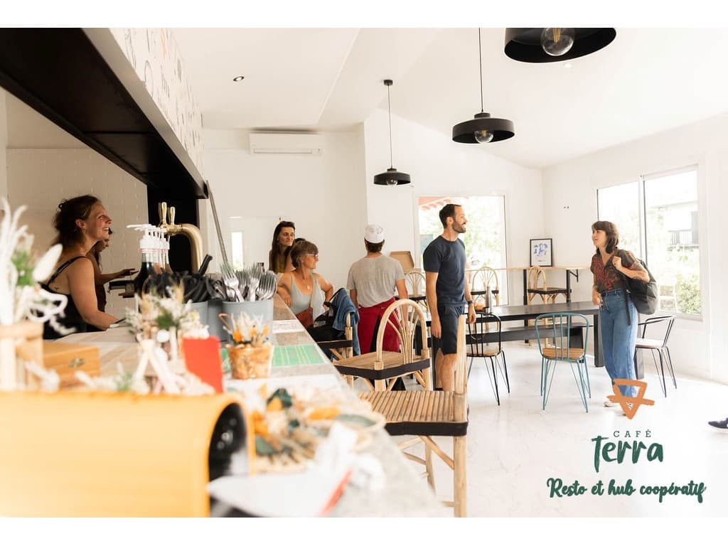 2025- restaurant cafe terra