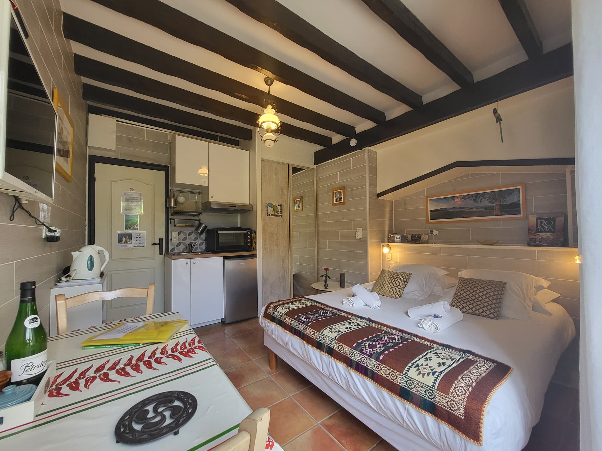 CHAMBRE ET KITCHENETTE ENTIEREMENT EQUIPEE