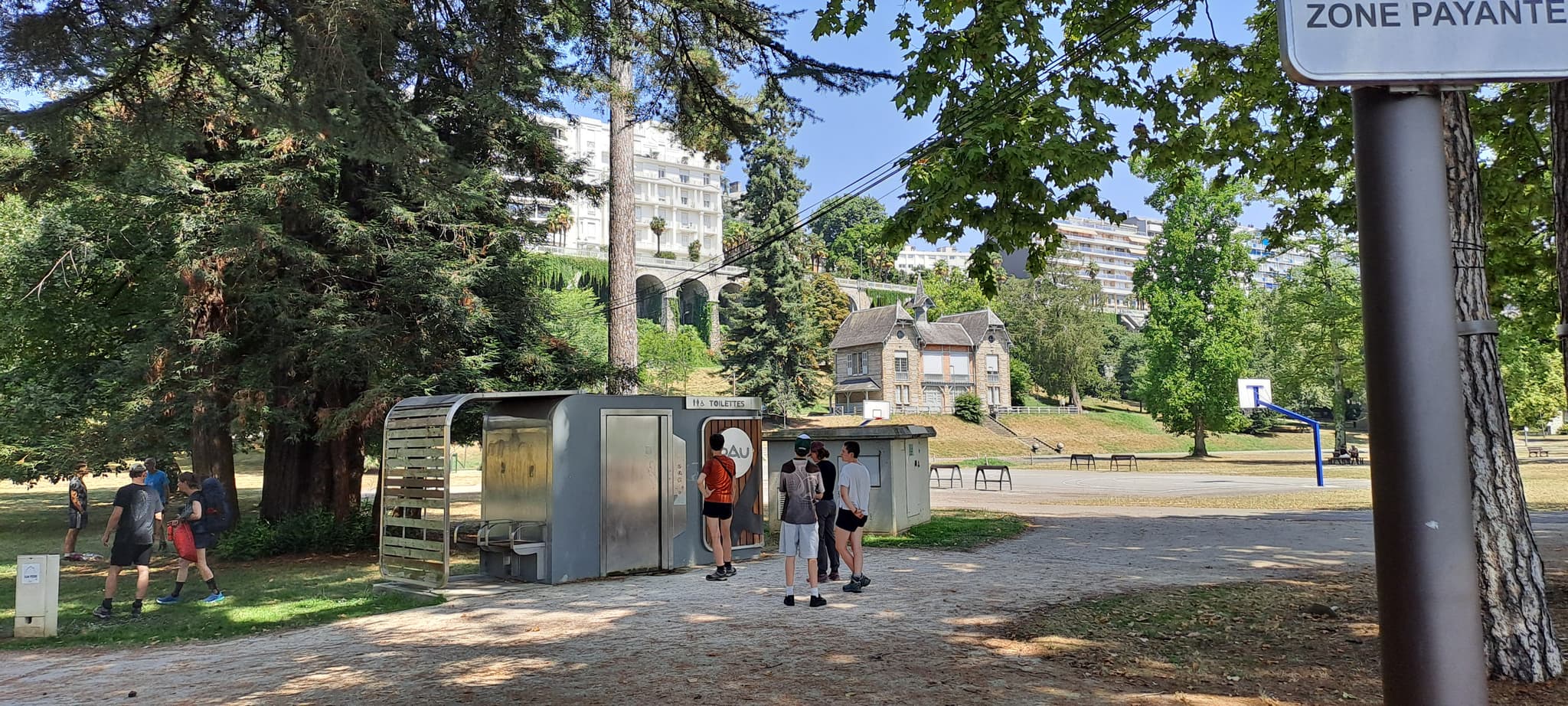 Toilettes stade Tissié Pau