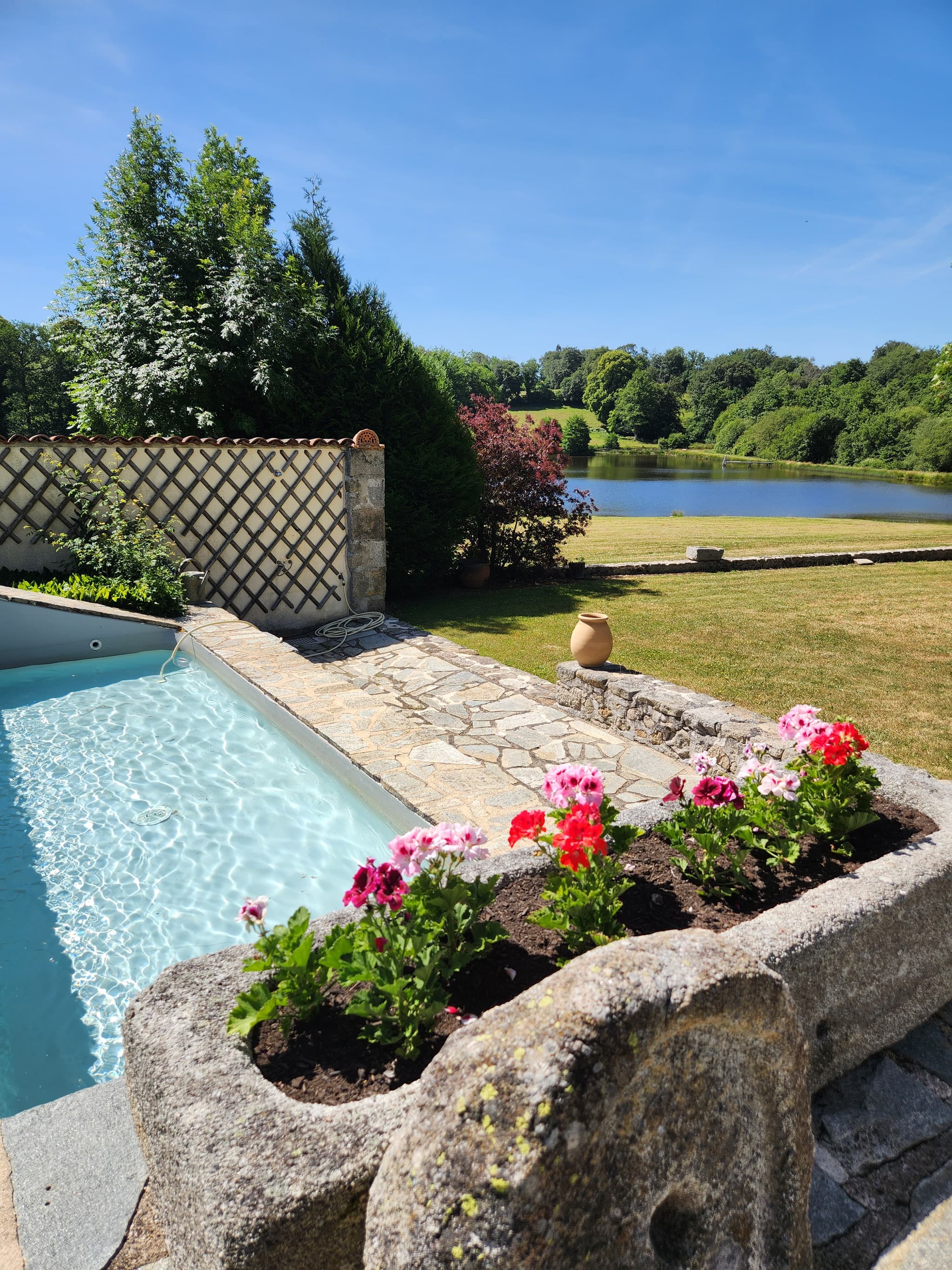 Vue piscine étang