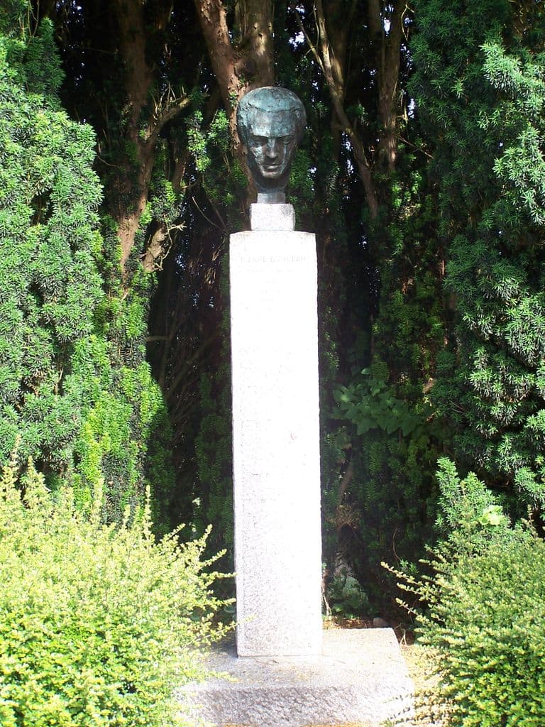 Stèle de Pierre Bourdan_2