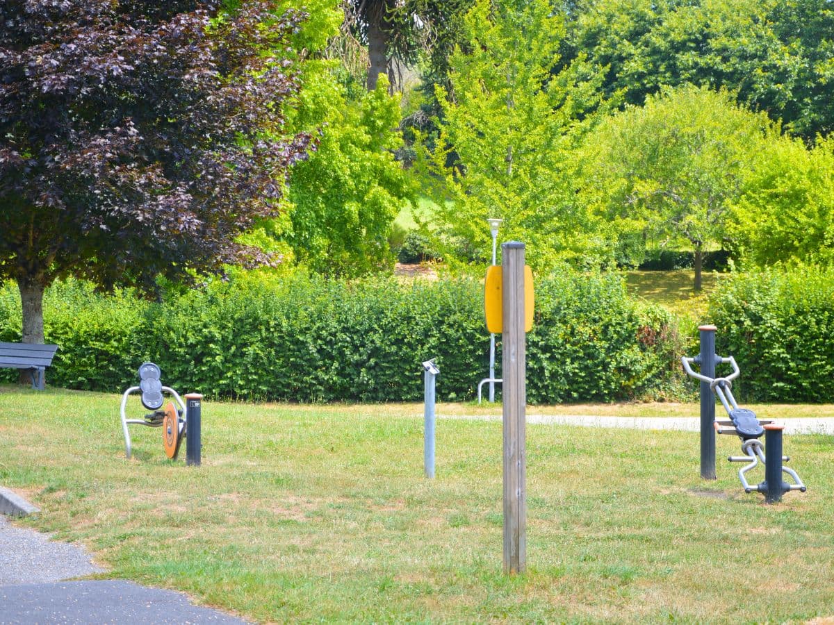 aire-de-jeux-pour-enfants-chalus