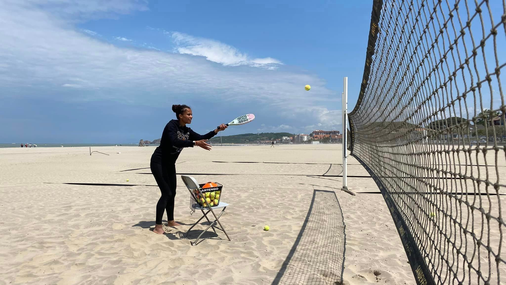 Beach tennis
