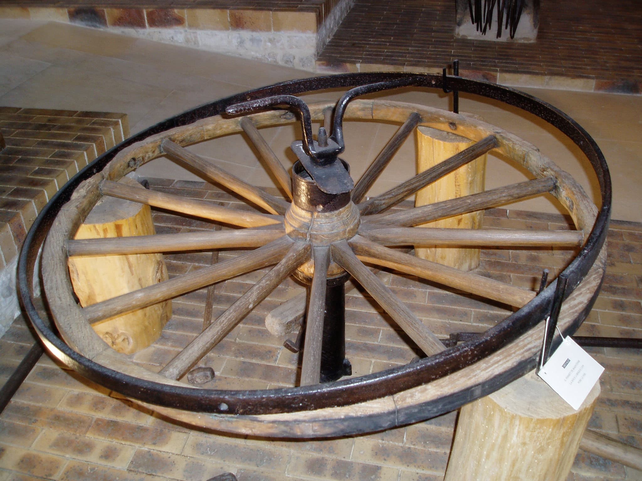 Roue musée du charronnage et de la tonnellerie Coulonges-sur-l’Autize