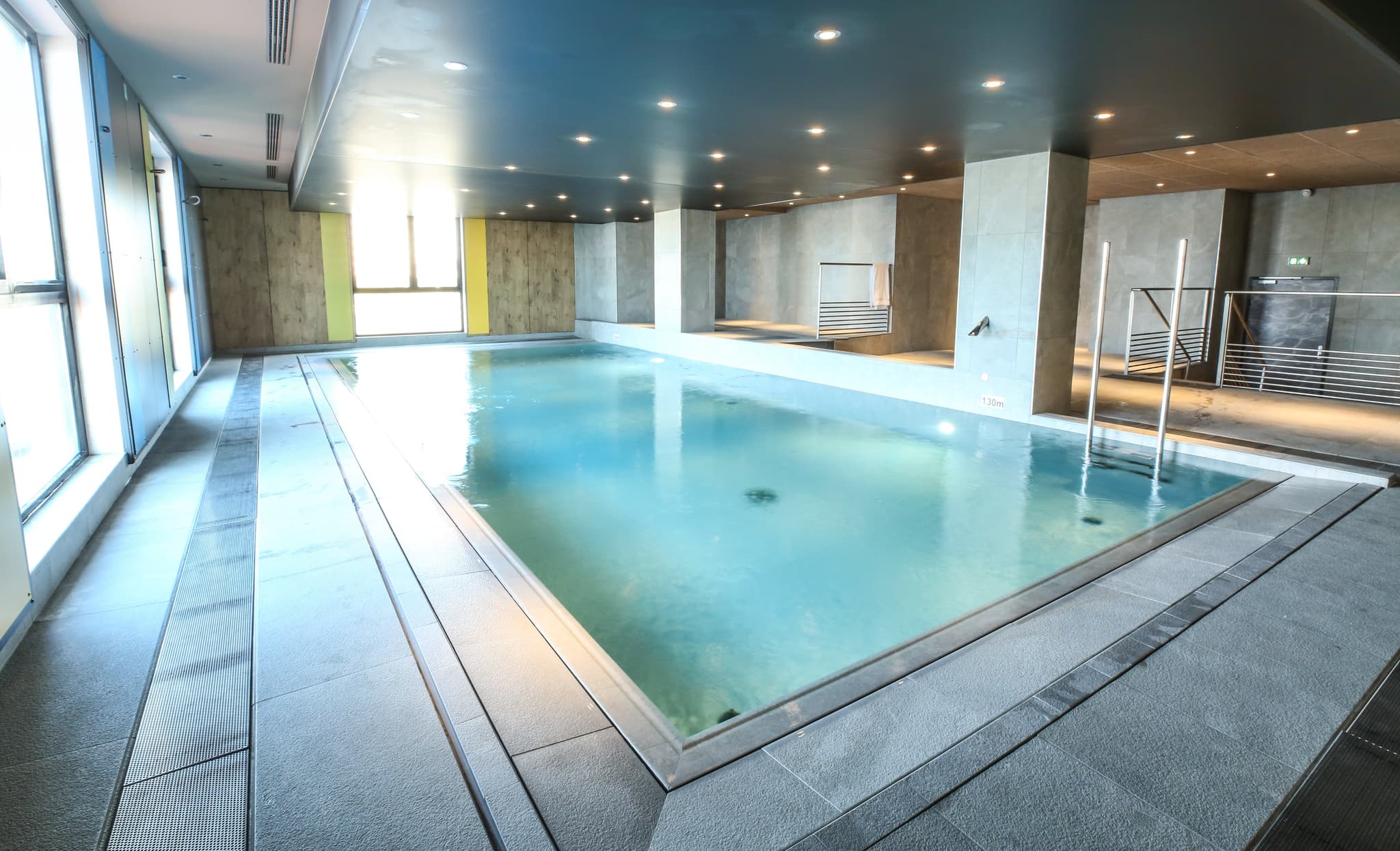 La piscine couverte et chauffée