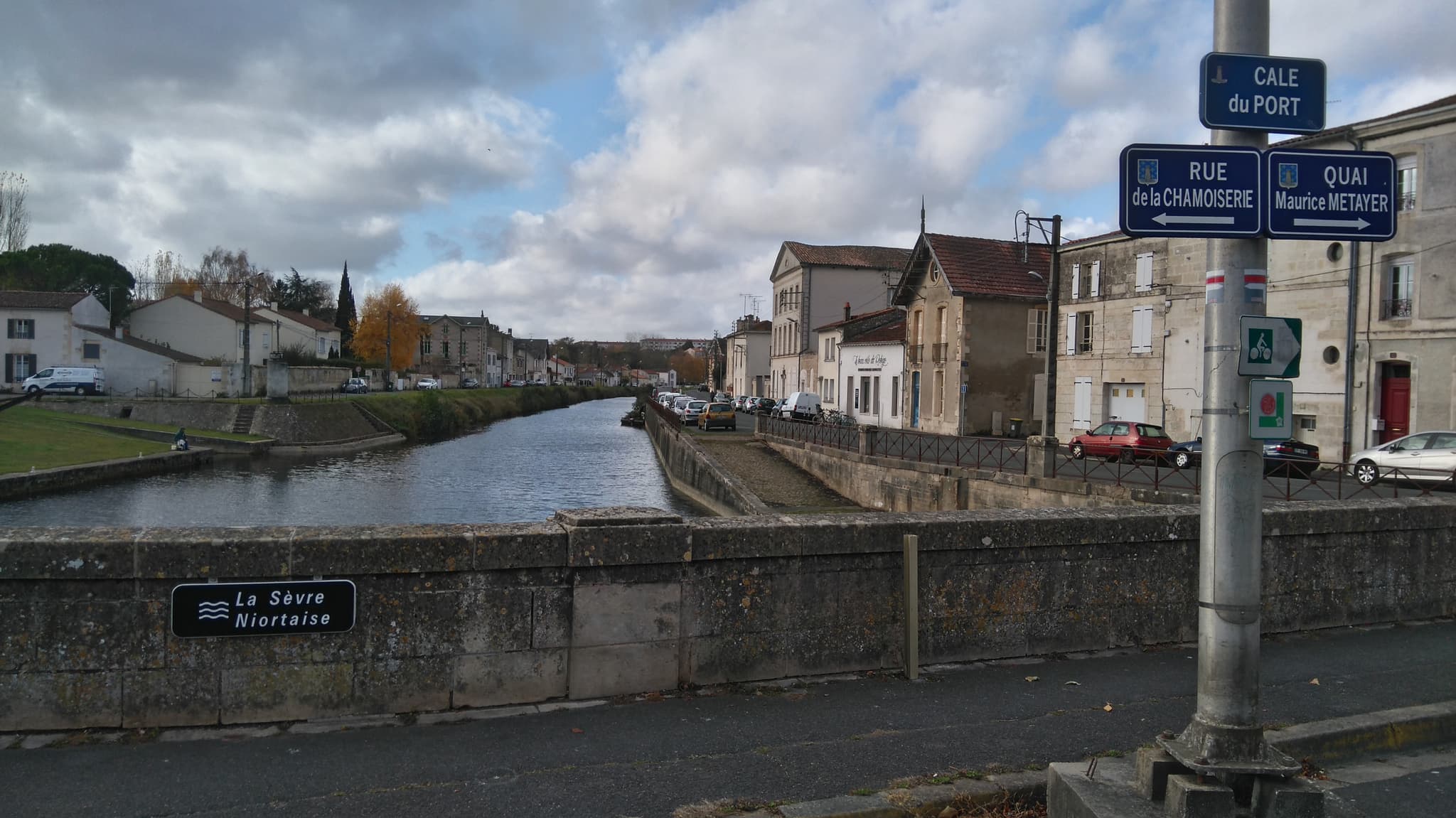 La cale du port et son canal navigable à Niort