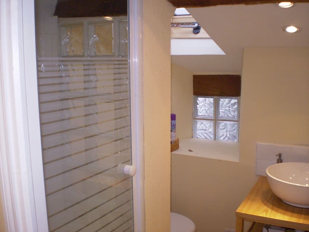 La Foret-sur-sevre-gite-de-PeachCottage-sdb-sit.jpg_11