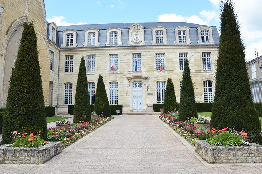 Hotel de ville mairie patrimoine culturel Thouars Thouarsais Deux Sevres