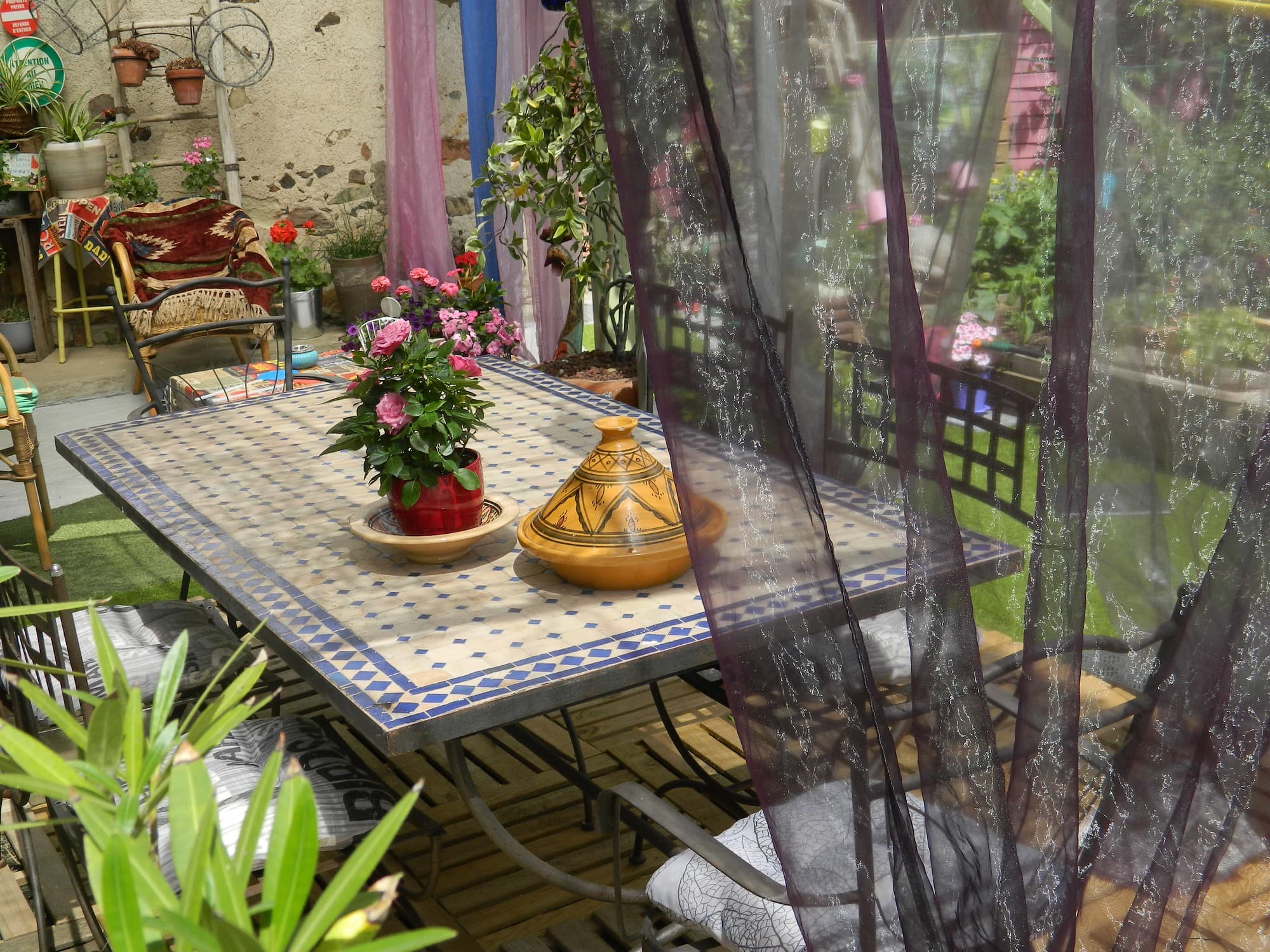 st maurice-etusson-chambre-dhotes-la-fougereuse-terrasse1.JPG_11