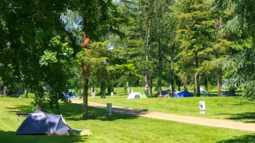 Camping Aire du Grand Pré - St Pierre de Maillé