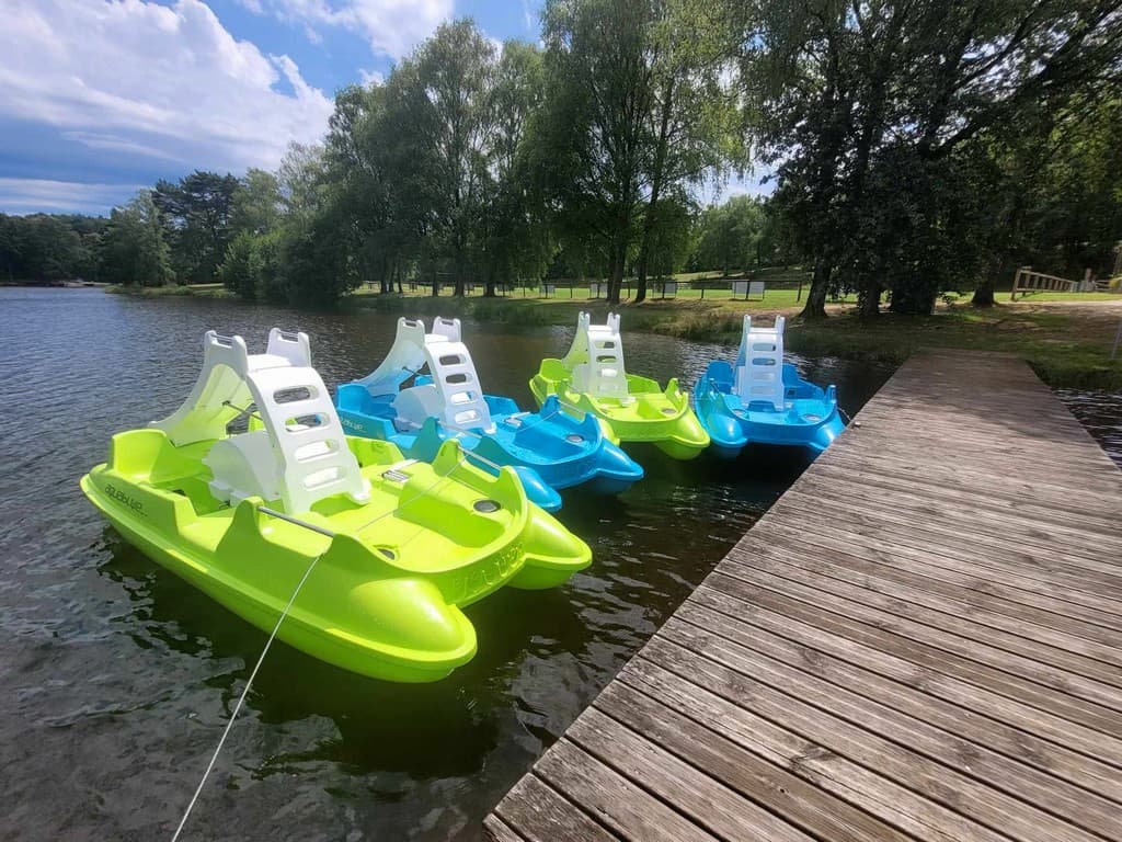 CentreTouristiqueDeMiel-Beynat_pedalos_18