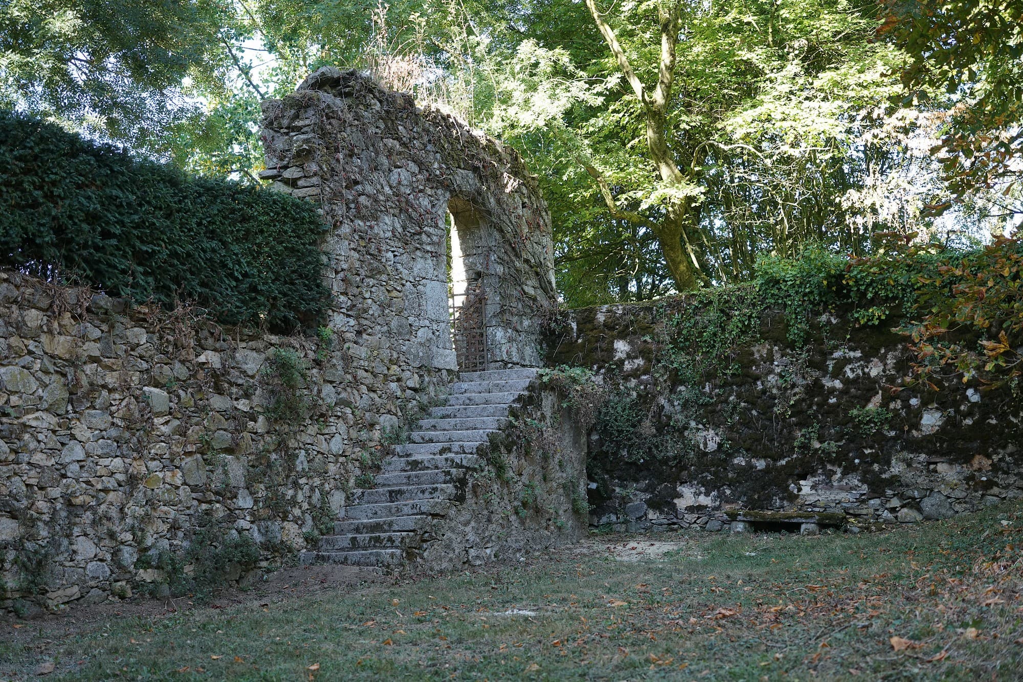 moutiers-sous-chantemerle-chambres-dhotes-bocage-de-la-belle-histoire-remparts.jpg_15