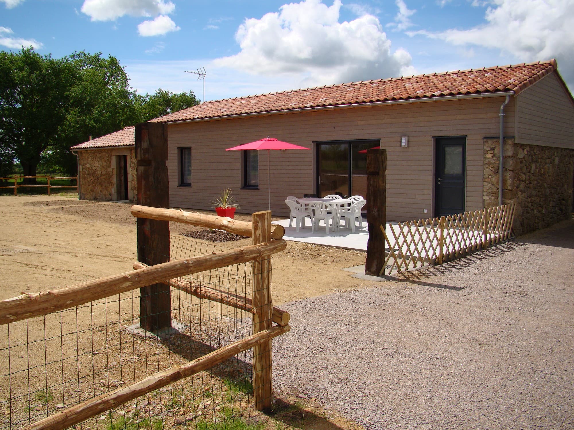 bressuire-la-chadronniere-gite2-facade.jpg_2