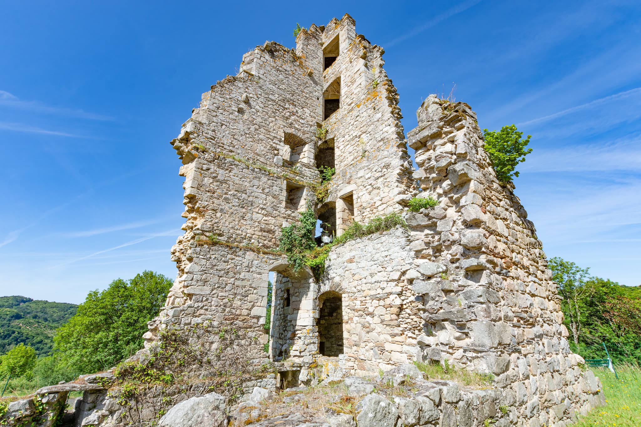 Ruines du château - Cornil
