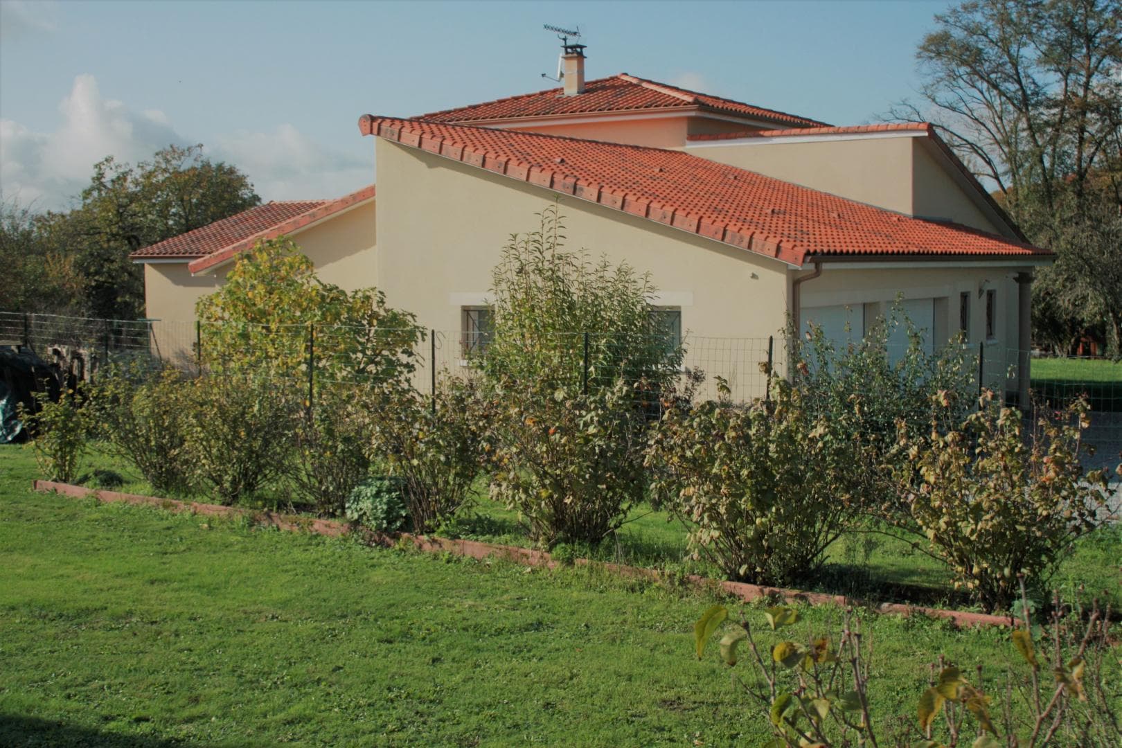 Gîte du pin parasol à Arnac la Poste en Haute-Vienne (Nouvelle Aquitaine)
Façade Est_35