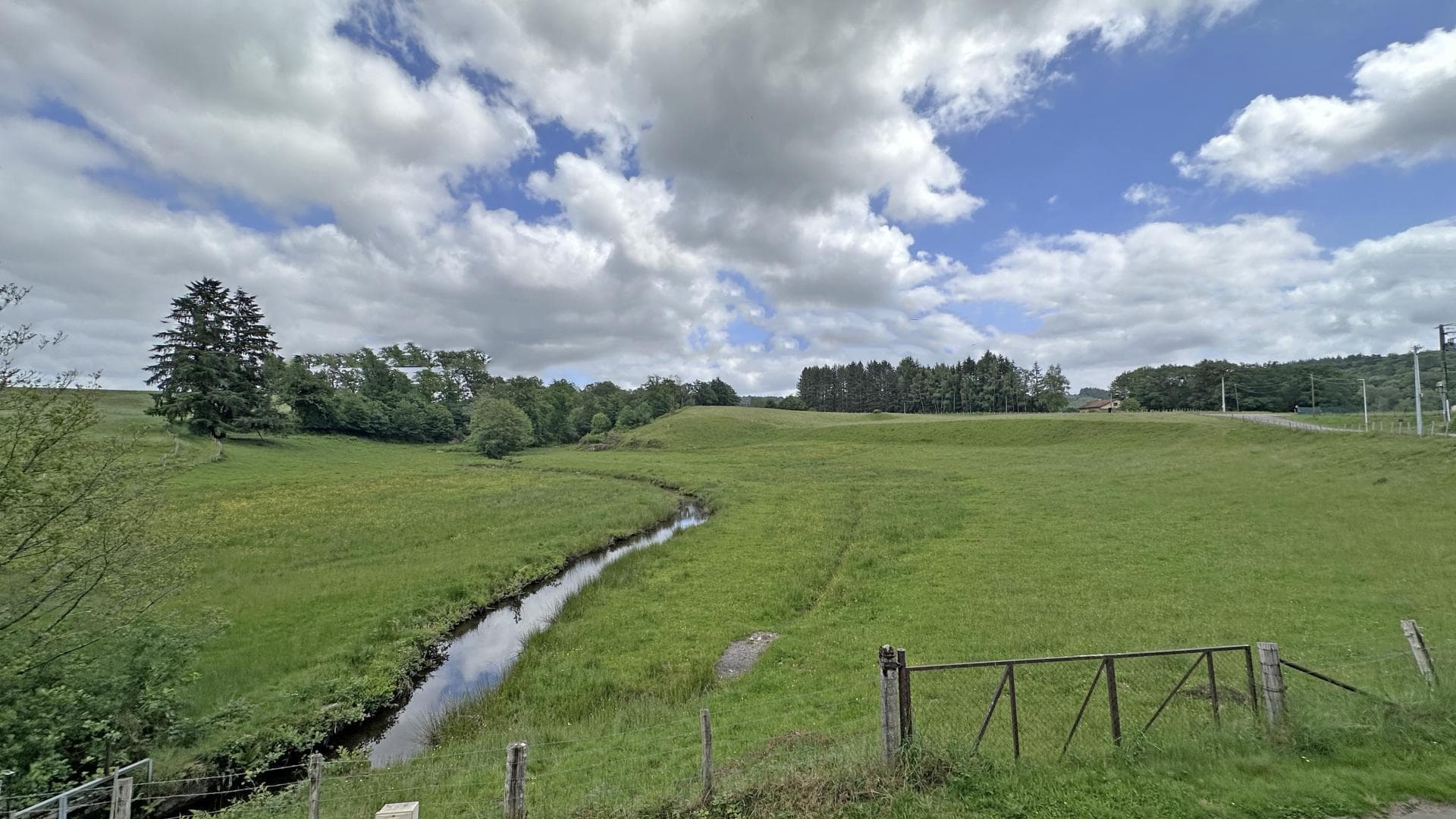 Gîte 'Le loup de Chabannes' à Compreignac en Haute-Vienne (Nouvelle Aquitaine) - vue de la chambre parentale_44