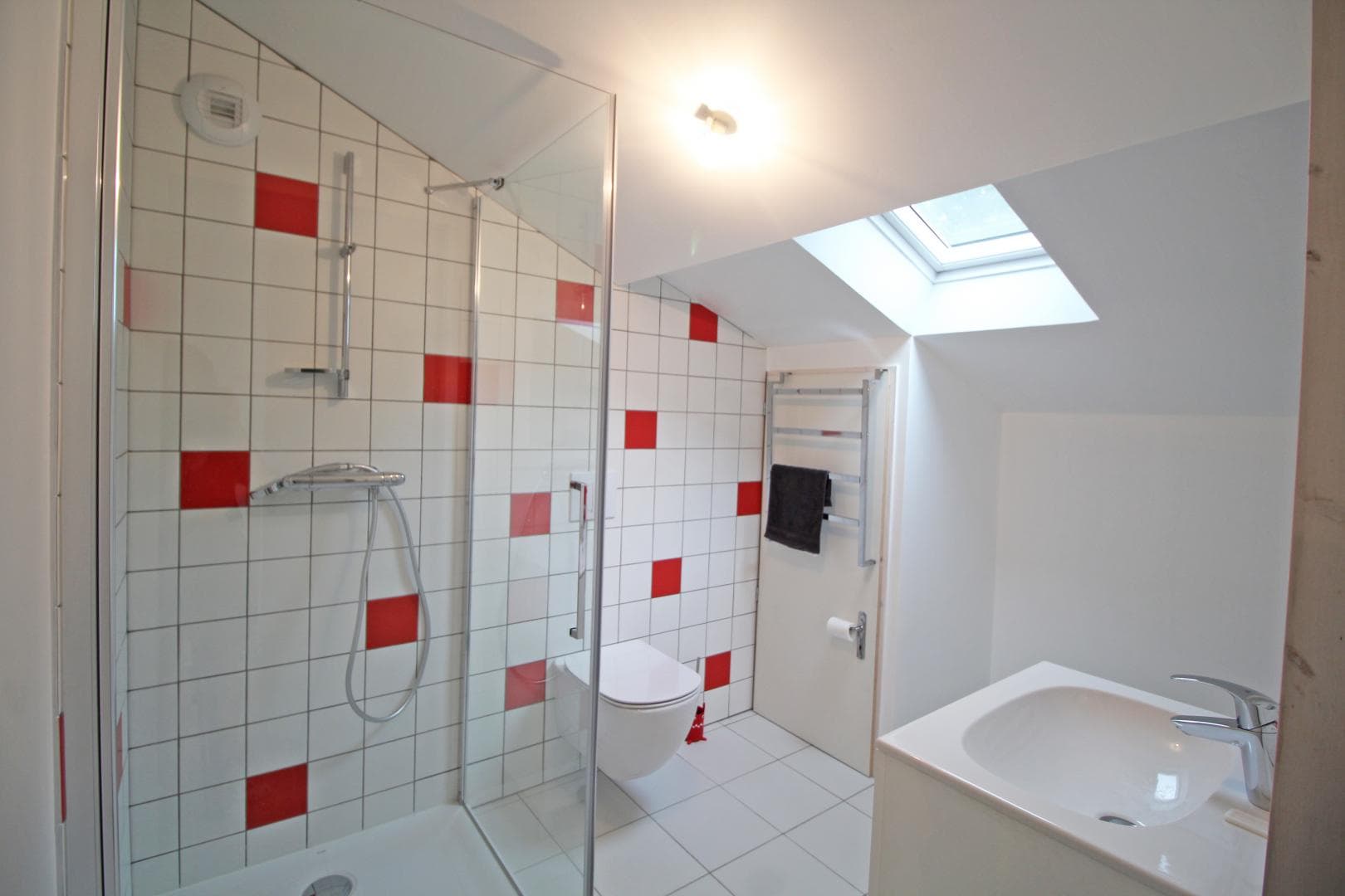Chez Marie-Louise, gîte à Fromental en Haute-Vienne (Nouvelle Aquitaine)- salle d'eau au 2ème étage_42