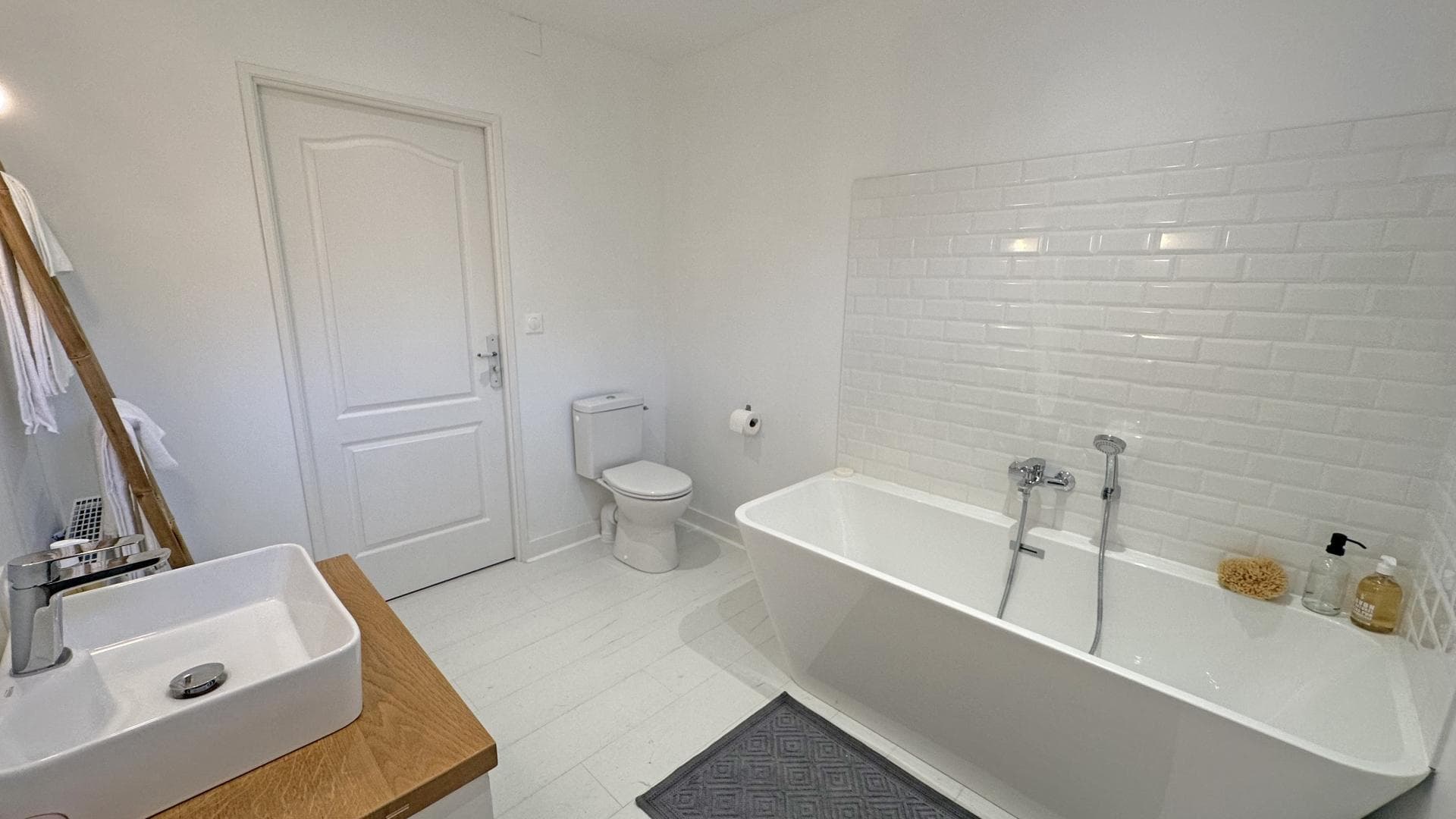 Les Granges du Tais à Ambazac en Haute-Vienne (Nouvelle Aquitaine) - chambre 1 dortoir avec salle de bains et WC_31
