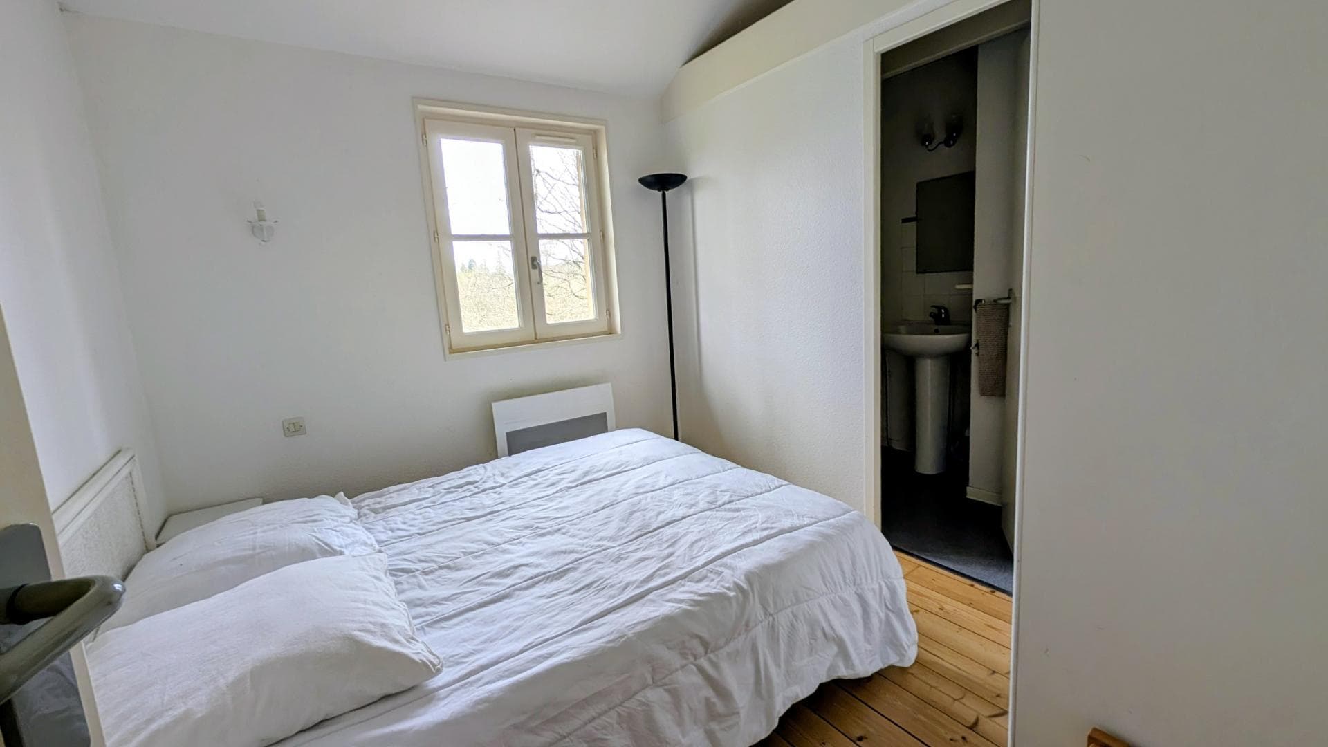 Gite "Chavagnac - Etang de La Roche" à Meuzac en Haute-Vienne (Limousin) - chambre étage_10