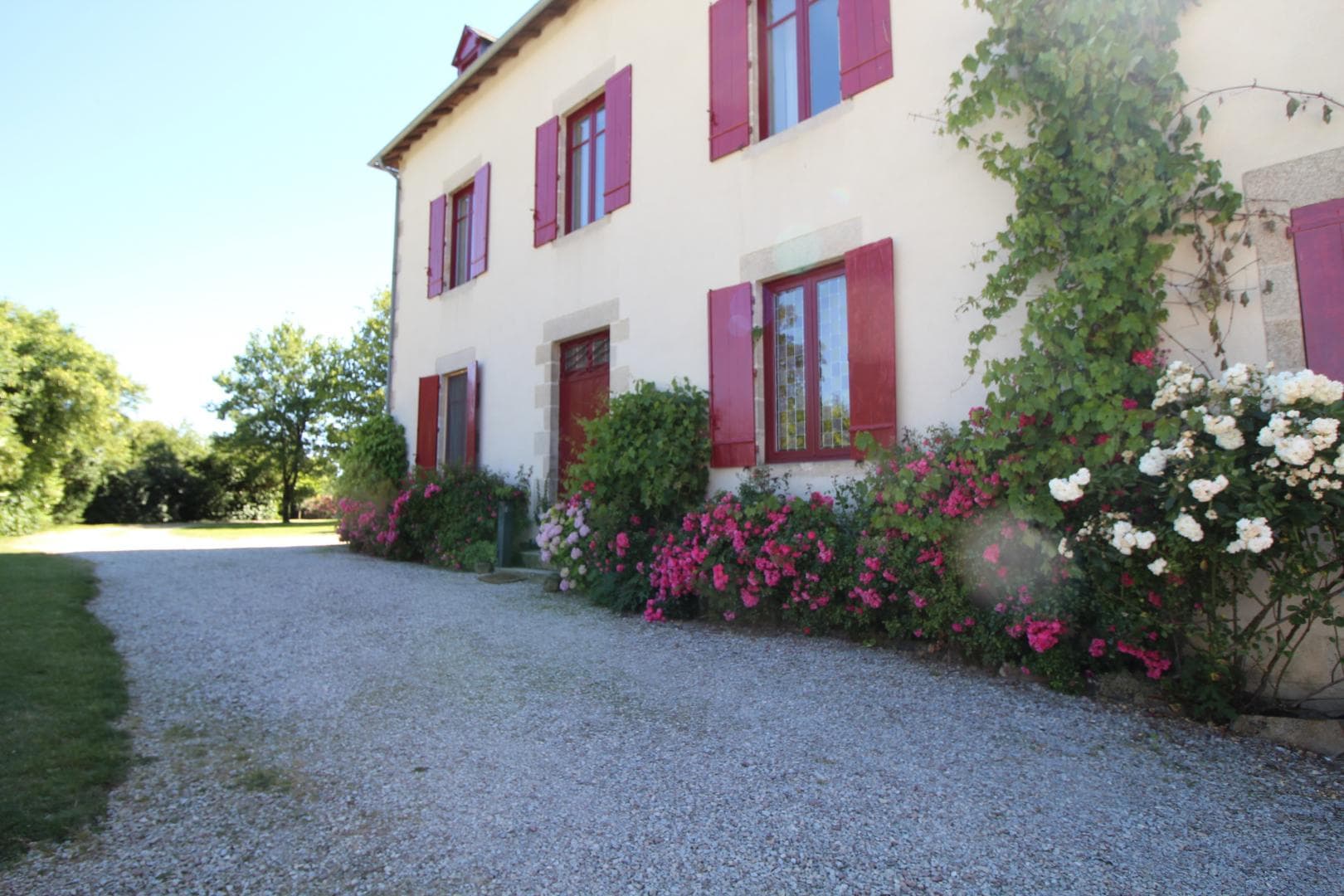 Gîte Le Boucheron à Beynac en Haute-Vienne (Limousin), façade avant._38