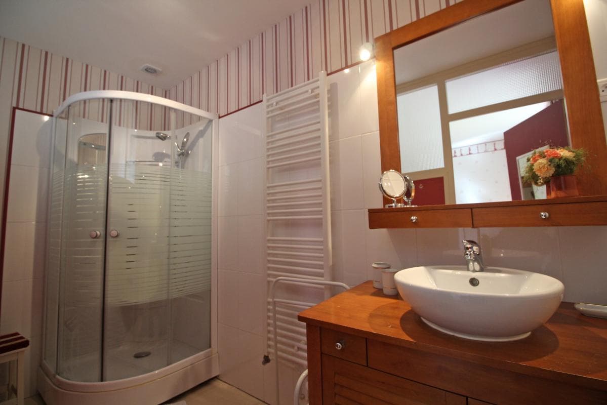 Chambre d'hôtes de la Ferme de la Roche à Bonnac la Côte en Haute-Vienne (Limousin)- chambre Rose Marine_10