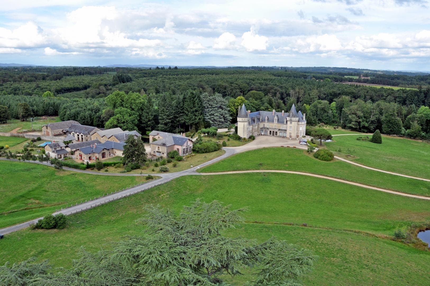 Château de Bort à Saint Priest Taurion en Haute-Vienne (Nouvelle Aquitaine)- vue aérienne_57