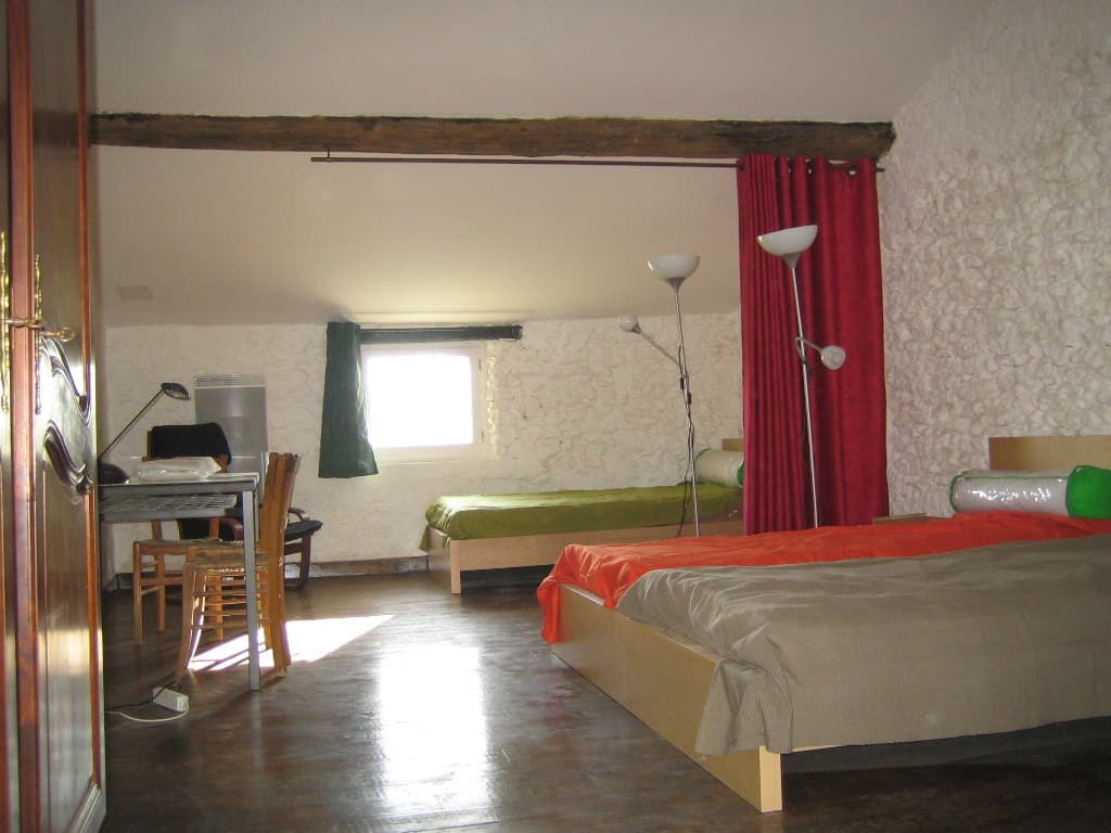 la grande chambre à l'étage