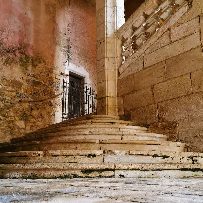 ACTE IV Château escalier La Marthonie Saint Jean ©OT PérigordLimousin