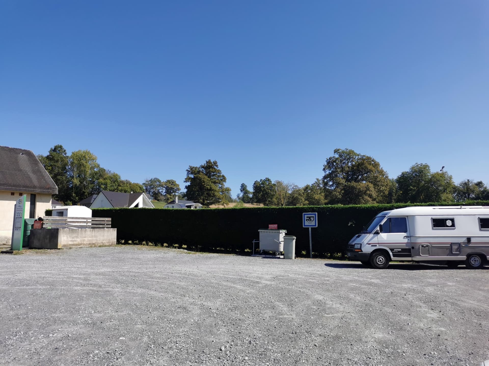 Aire de Camping-Car - OGEU-LES-BAINS