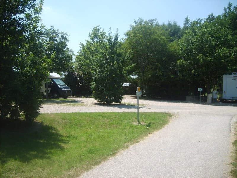 Aire de Camping Car Fontet 2