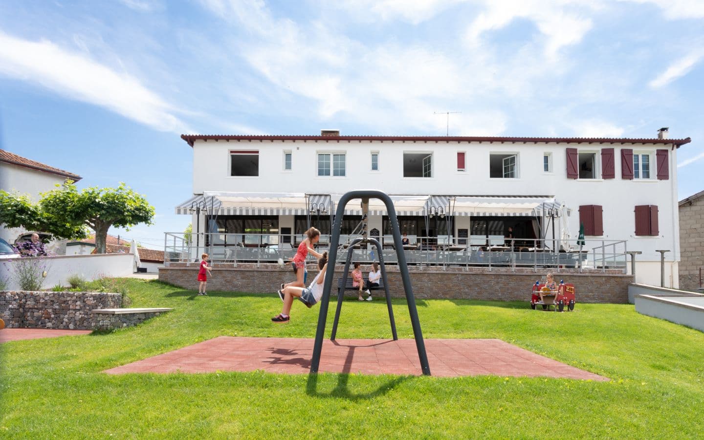 Aire-de-jeux---Hotel-Pecoitz