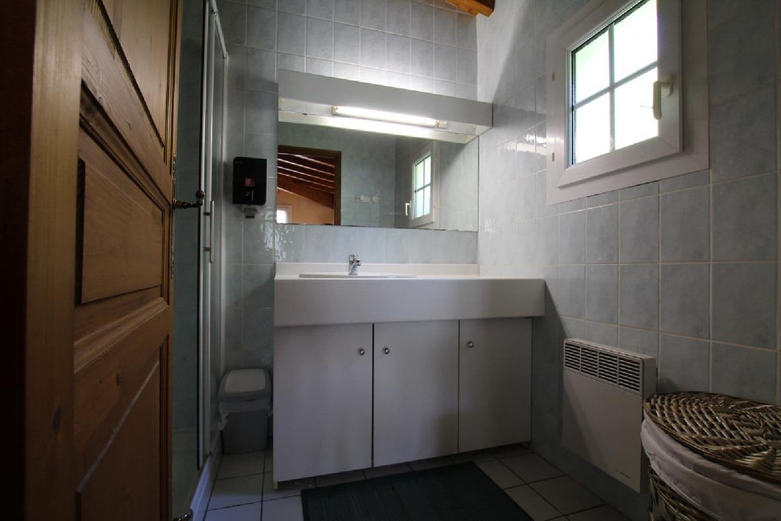 Appartement Cotabarren etage salle de douche - Uhart Cize