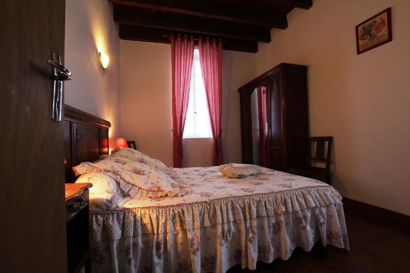 Appartement Tambourin Xantonia chambre lit double motifs - St Etinne de Baigorry