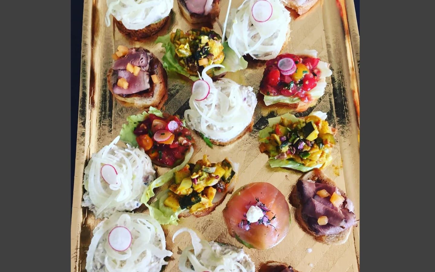 Asc-Baskulinair-pintxos-salade-de-tomates-curry--canard-roti-saumon