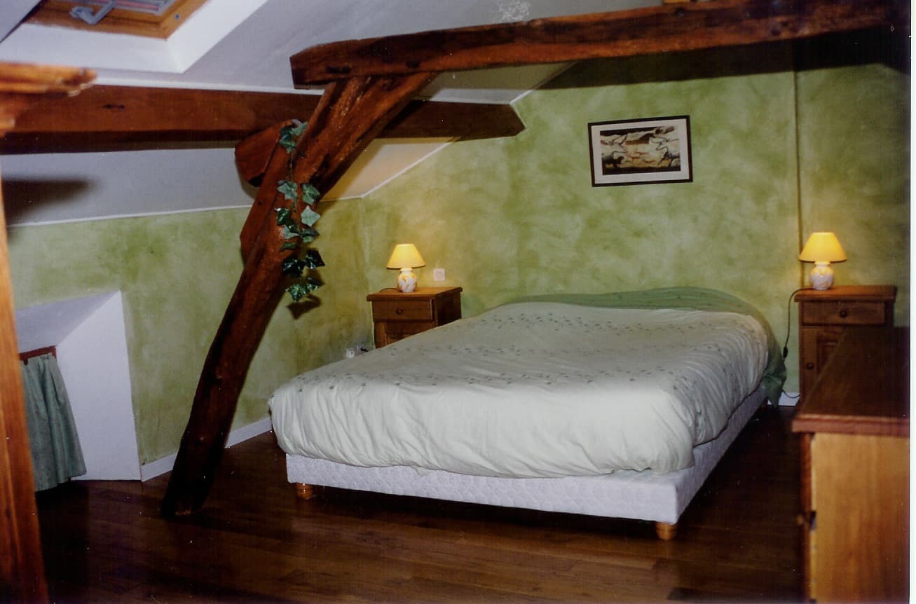 BORDE à Douzillac. gîte. chambre