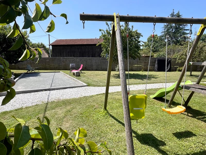 Balancoire et boulodrome Les Régniers